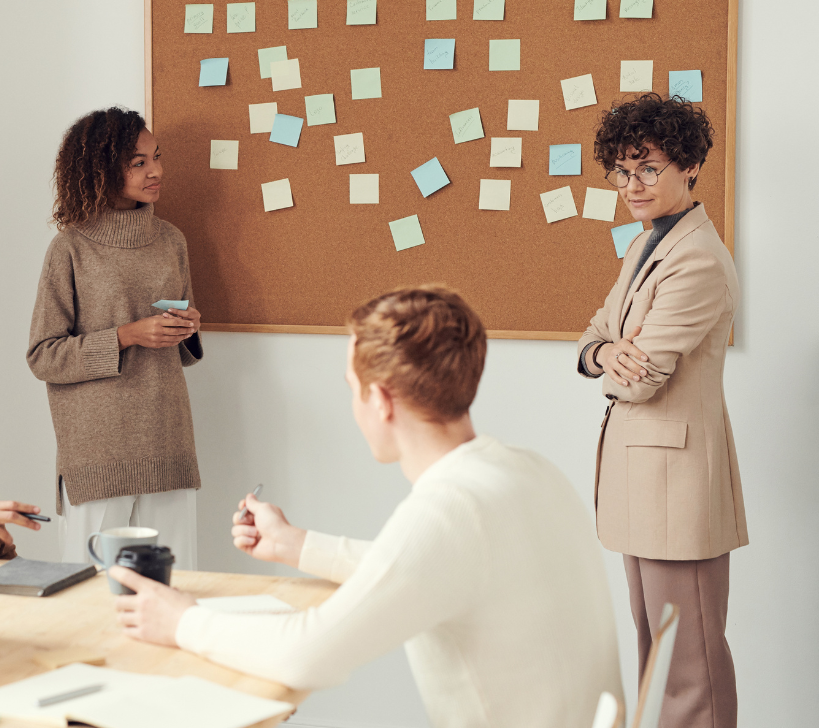 Une équipe de managers travaille